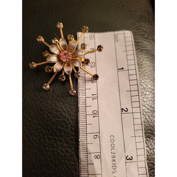 Vintage Flower w/Pink Rhinestone Center Starburst Gold and Silver Toned Brooch - Picture 3 of 3